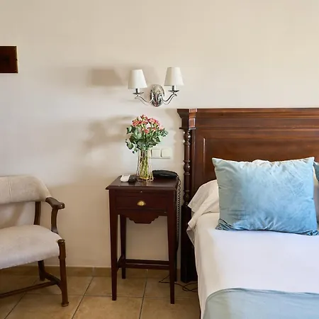 Hotel Maria De Molina 3*