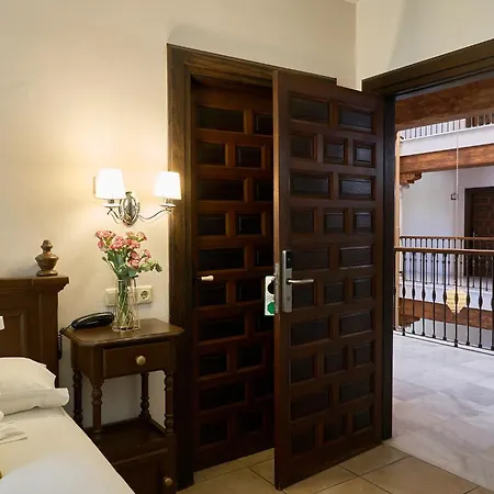 Hotel Maria De Molina 3*