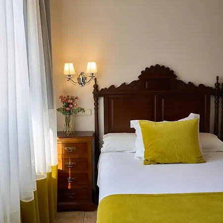 Hotel Maria De Molina 3*