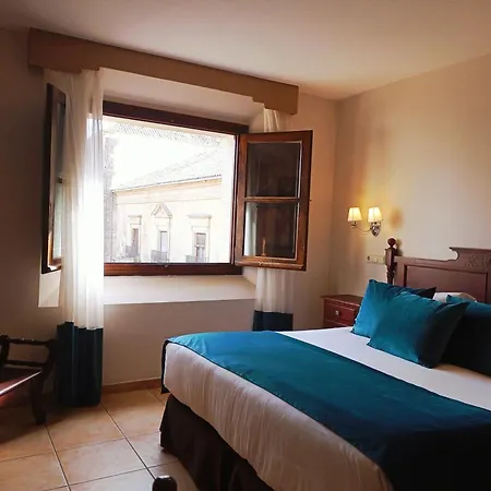 Hotel Maria De Molina 3*
